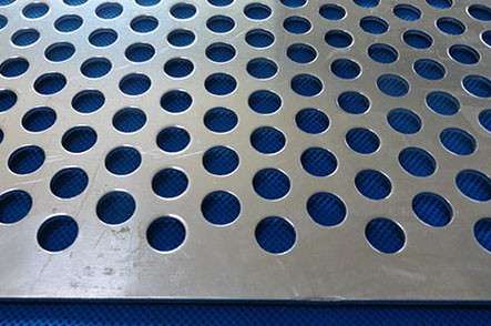 不銹鋼沖孔網(wǎng)在化工業(yè)的重要性 不銹鋼沖孔網(wǎng)在化工業(yè)的重要性